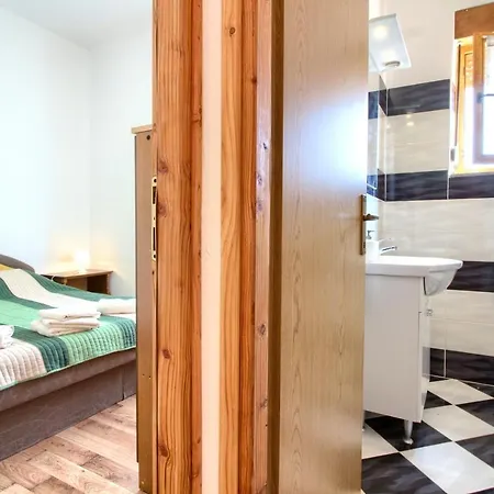 Cozy With Private Pool Near Pula Hotell
