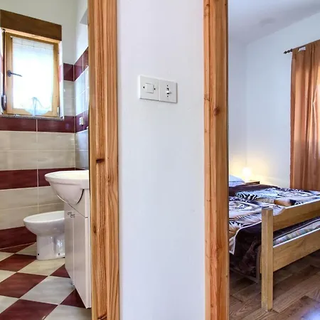 Cozy With Private Pool Near Pula Hotell