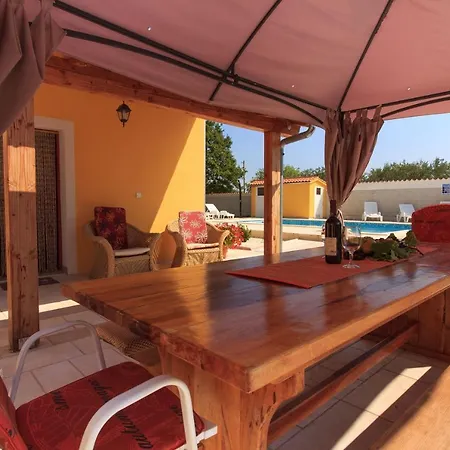 Cozy With Private Pool Near Pula 4* Juršići