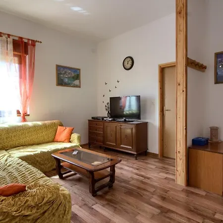 Hotell Cozy With Private Pool Near Pula