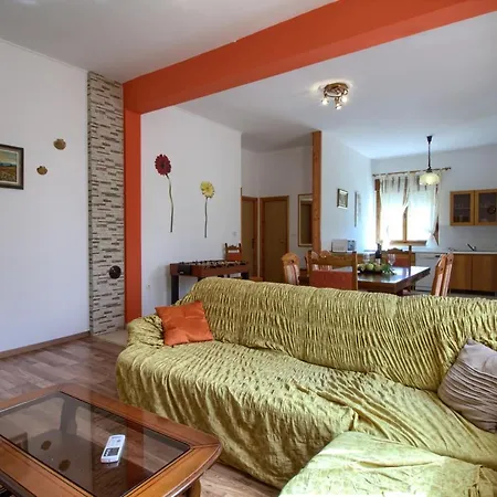 Cozy With Private Pool Near Pula Hotell