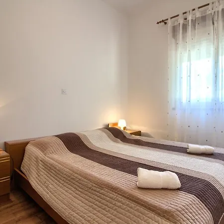 Hotell Cozy With Private Pool Near Pula 4*